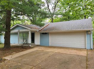 203 Robin Hill Ln, Ballwin, MO 63021