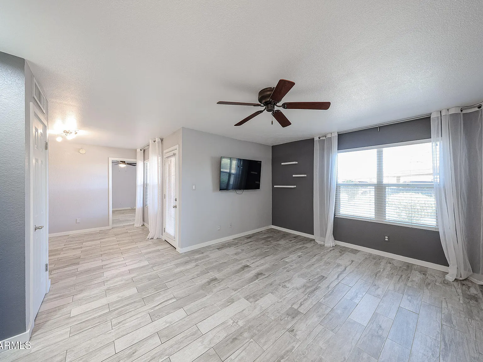 2 bed, 1.5 bath, 1005 sqft, $1,900 — Photo 2