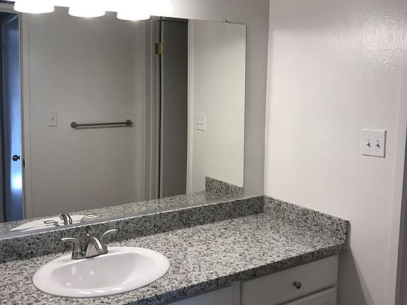 5th image of 2712 O St APT 01