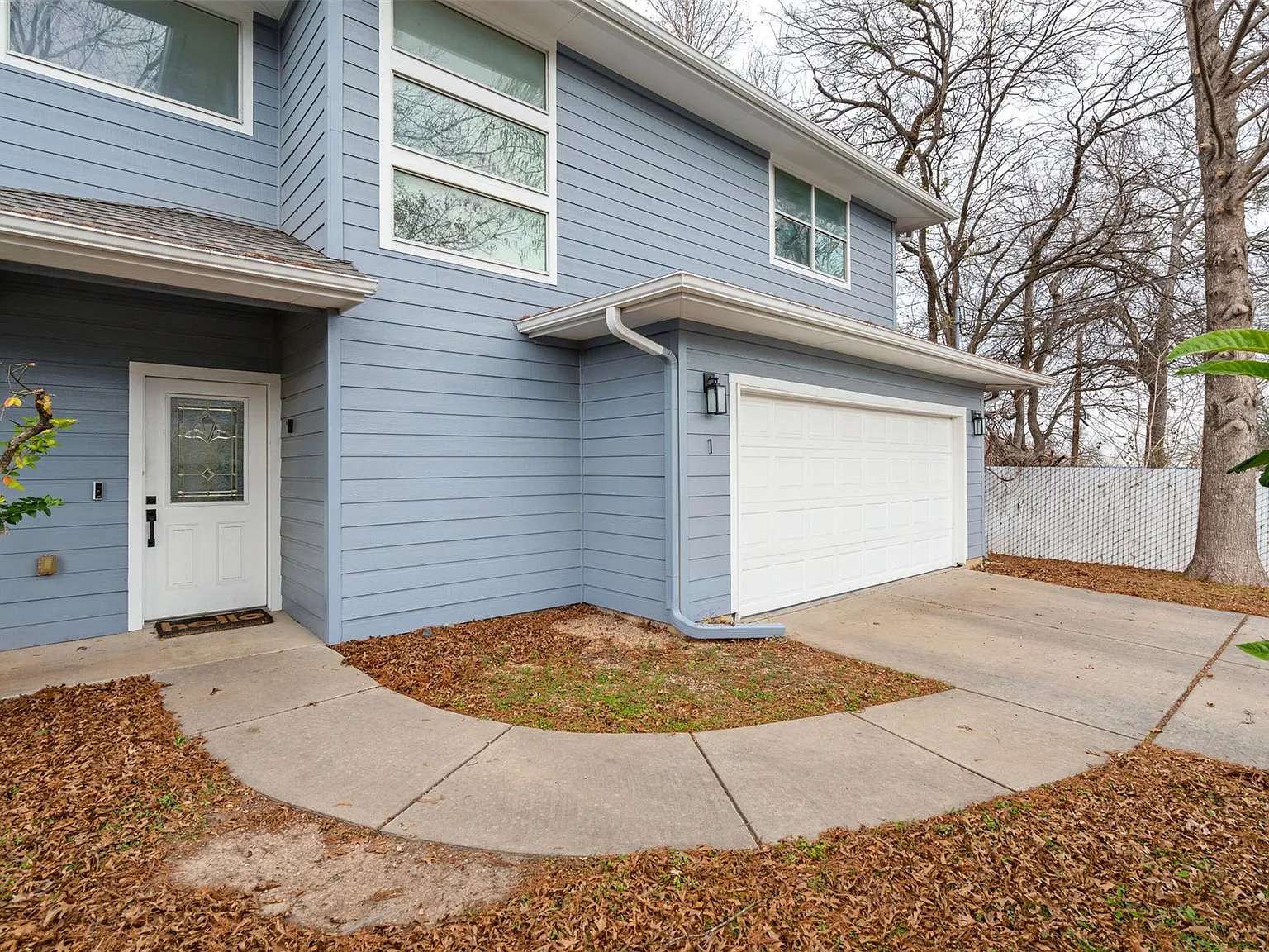 3 bed, 2.5 bath, 1432 sqft, $2,295 — Photo 3