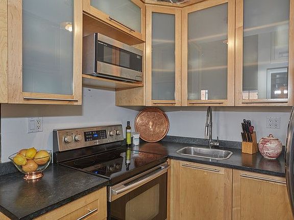 2nd image of 256 W 21st St #4L