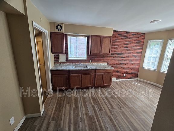 5th image of 11035 Worden St