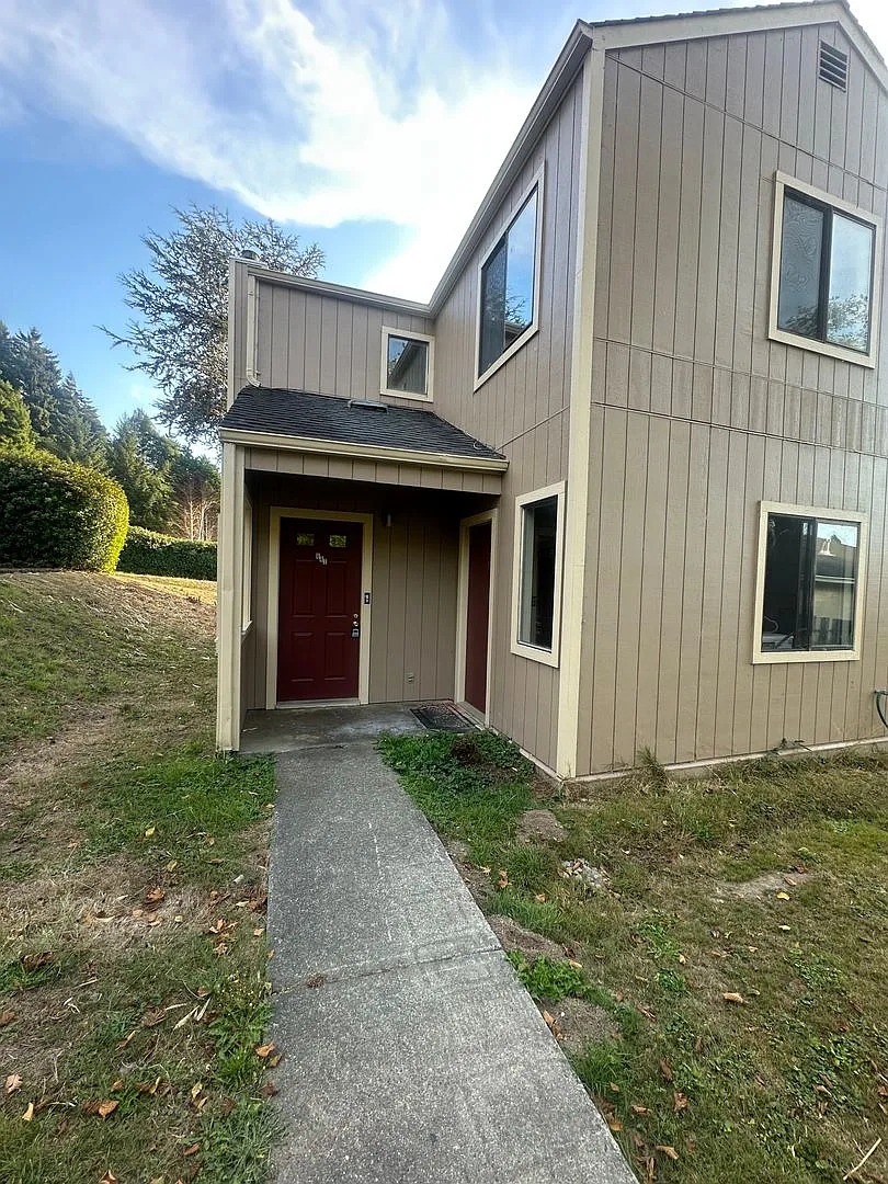 3 Bed 2 Bath Townhouse — Photo 1