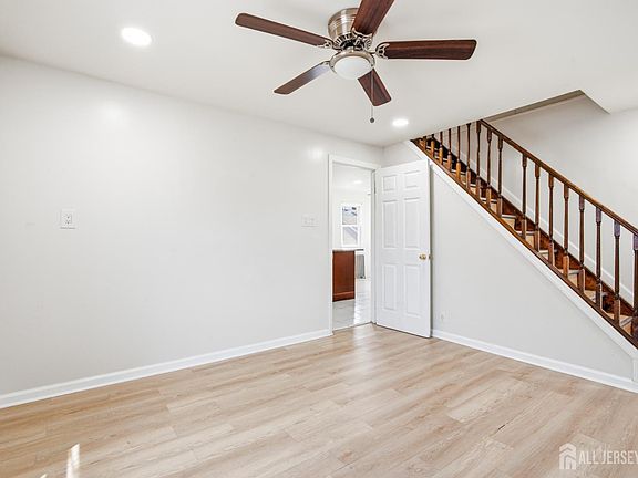 4th image of 28 Saint Ann St