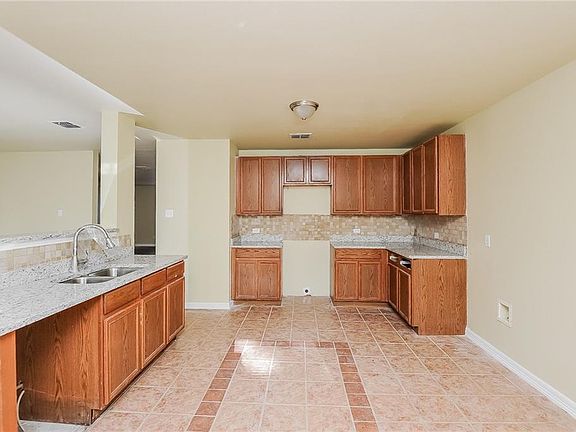 4th image of 1009 Maidenhair Ln