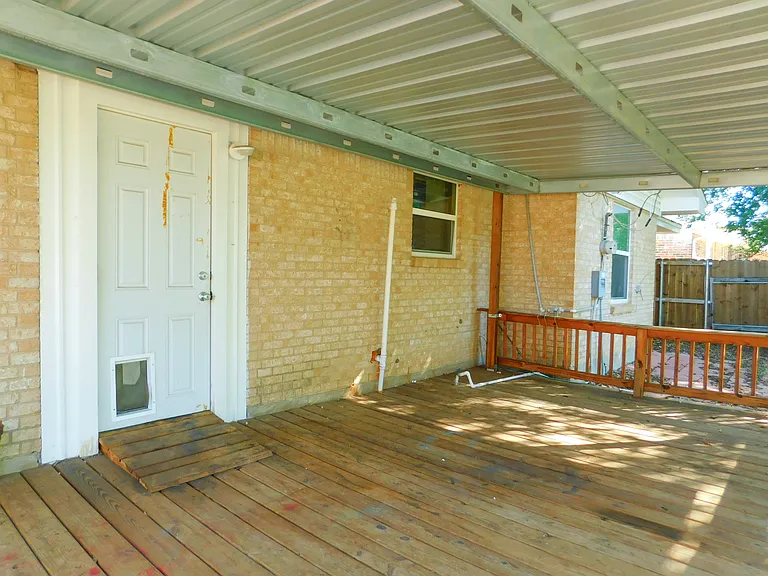 325 W Jones St — Photo 24