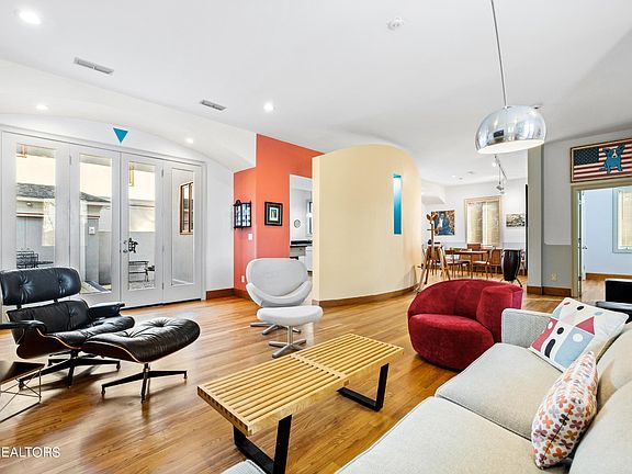 4th image of 1403 Laurel Ave