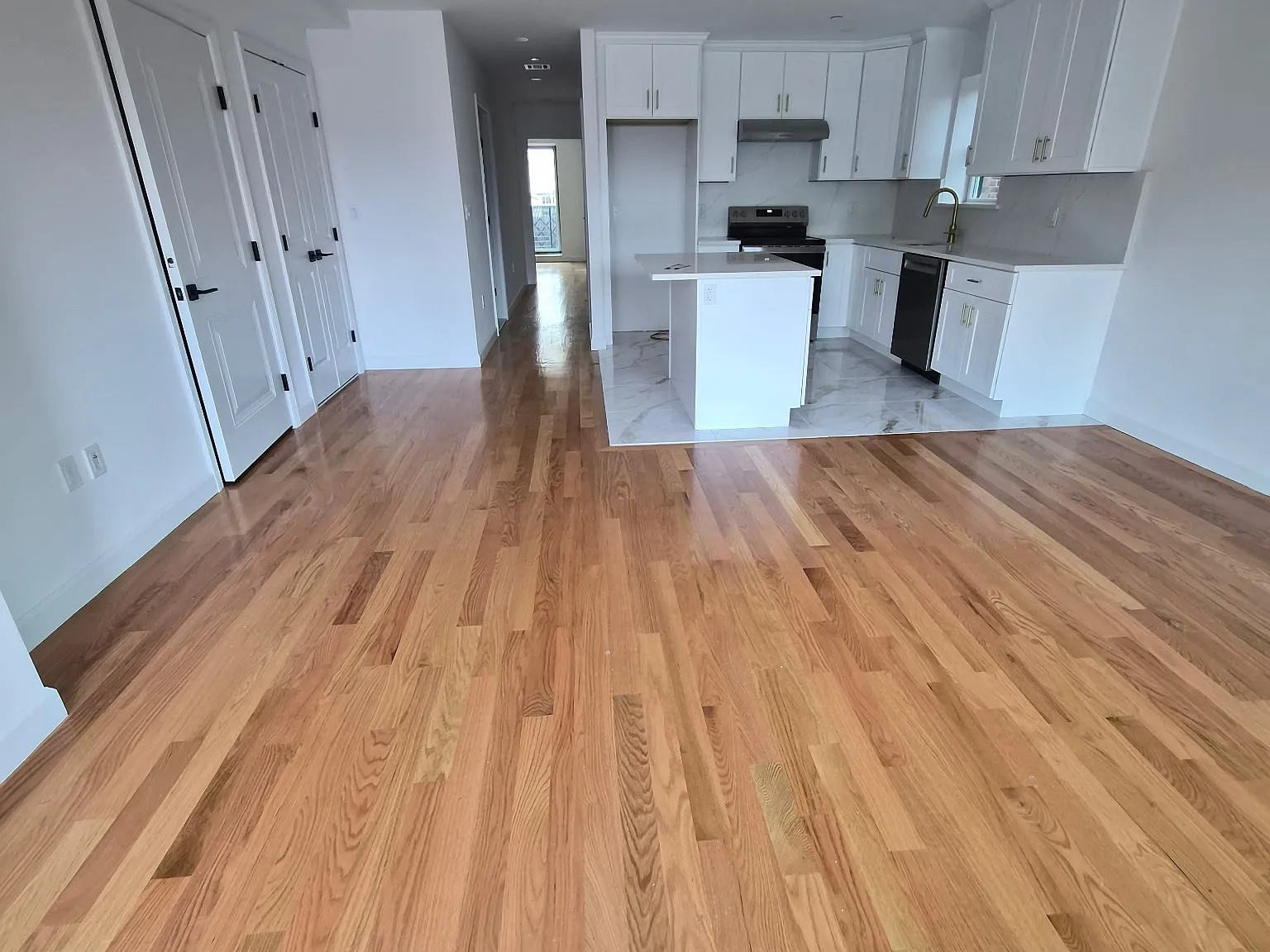 3 bed, 1200 sqft, $3,200 — Photo 3