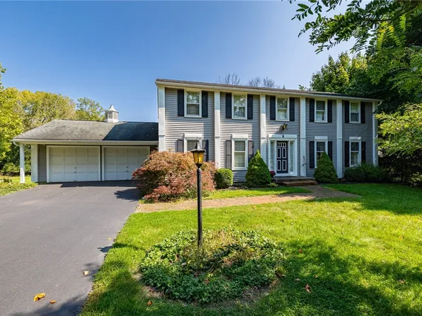 8 Trailwood Cir, Rochester, NY 14618