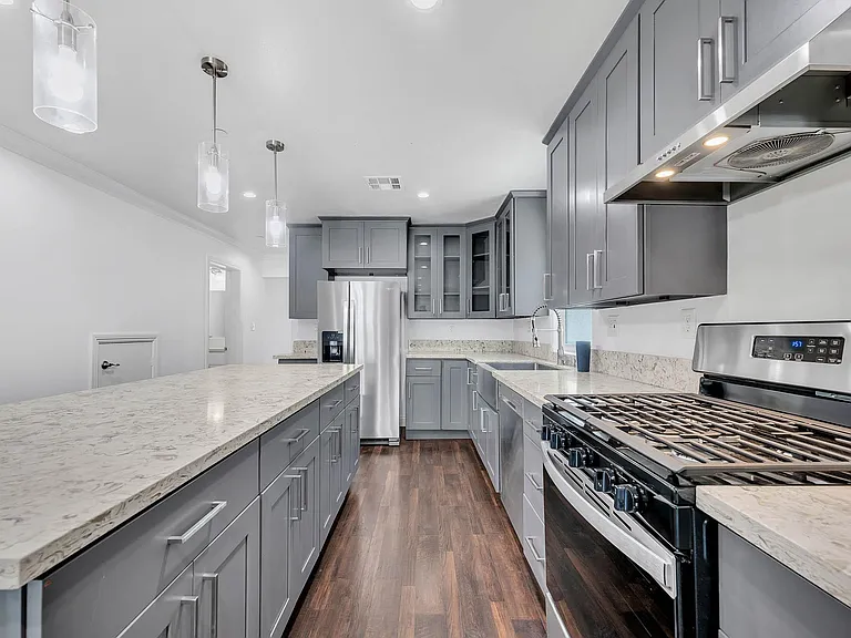 2880 W 14th St — Photo 9