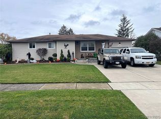 34 Queens Dr, West Seneca, NY 14224