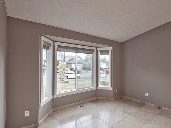4th image of 2488 Southslope Way