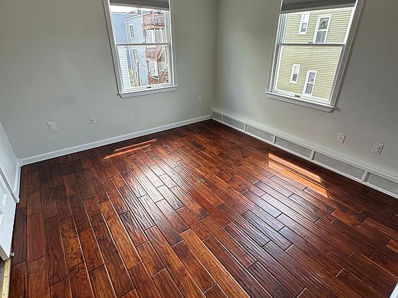 5th image of 171 Tudor St