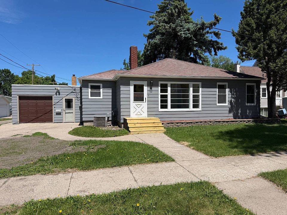 1st image of 315 8th St NE