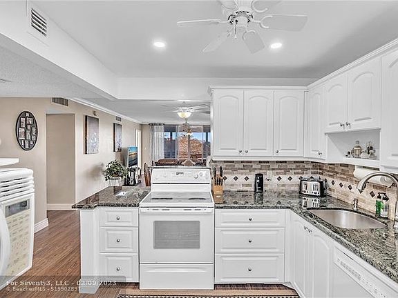 3rd image of 605 Oaks Dr APT 504