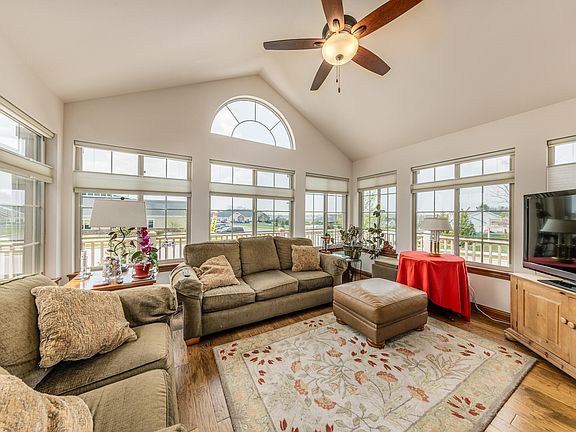 3rd image of 1001 Ann Marie Way #1001