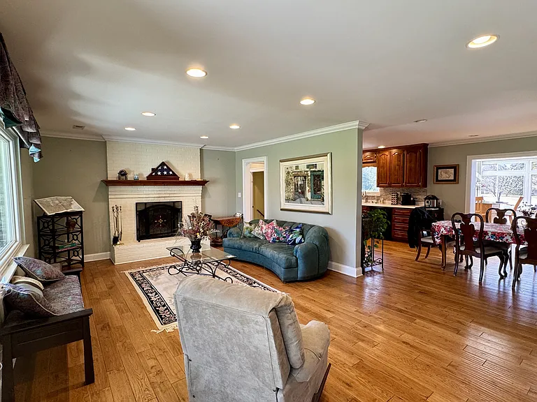 891 Leona Dr — Photo 35