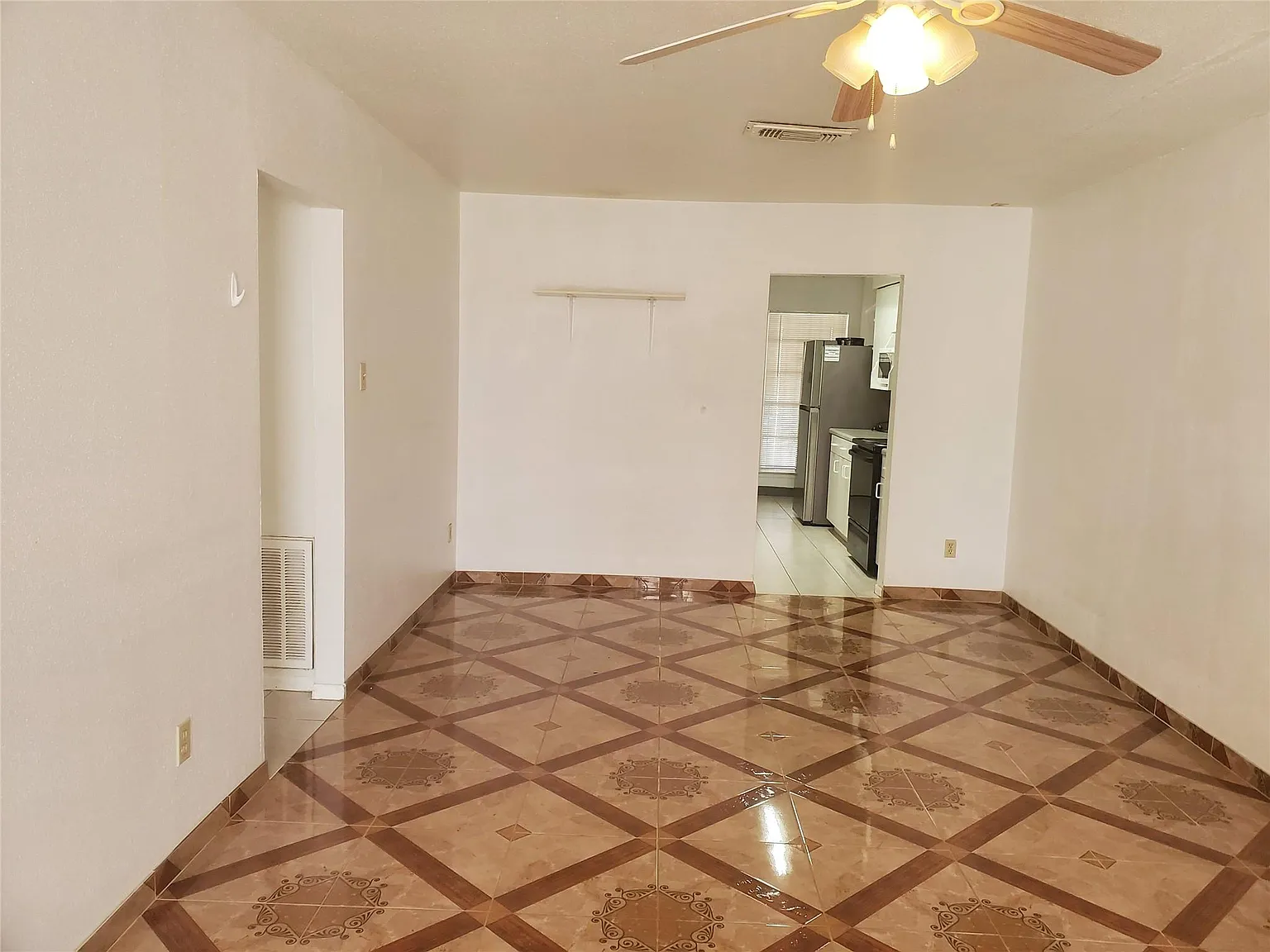 2 bed, 1.0 bath, 980 sqft, $1,350 — Photo 3