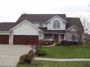 6 Walnut Grove Ct, Lake In The Hills, IL 60156
