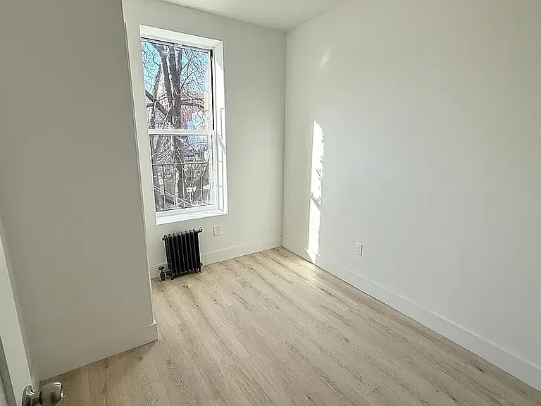 32 Patchen Ave #5 — Photo 4