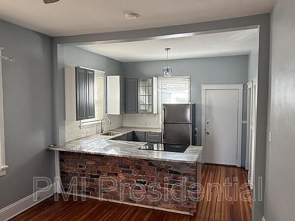 3rd image of 608 W 19th St