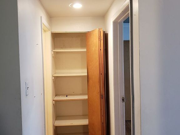 3rd image of 93 Underhill Ave APT 1D