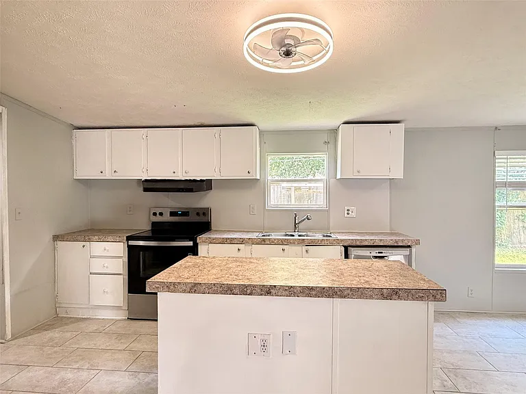 11115 Hayslip Ln — Photo 10