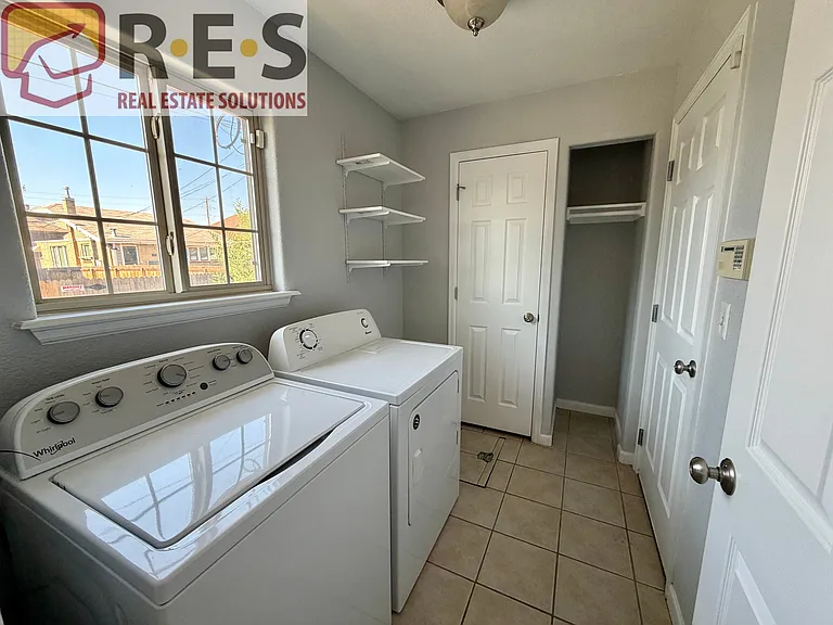 3841 Grove St — Photo 3