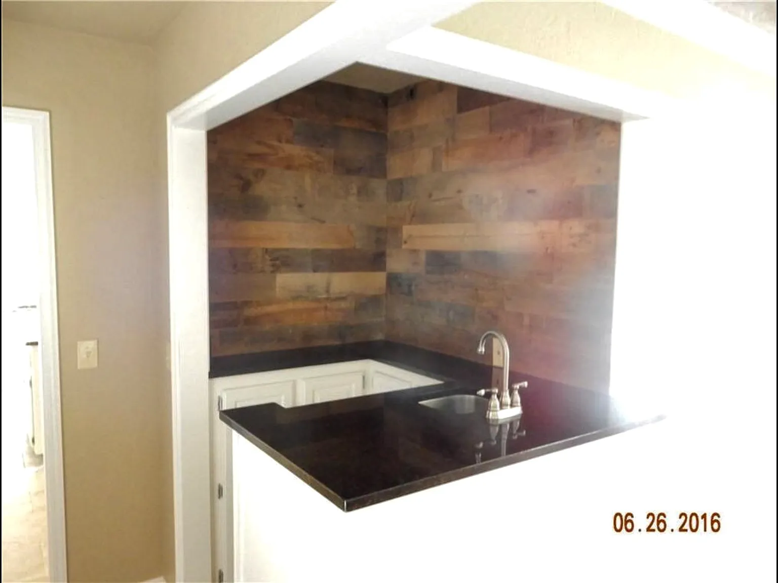 3 bed, 1958 sqft, $1,975 — Photo 2