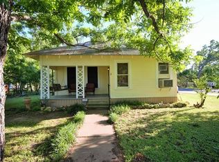 1010 N Avenue C, Elgin, TX 78621