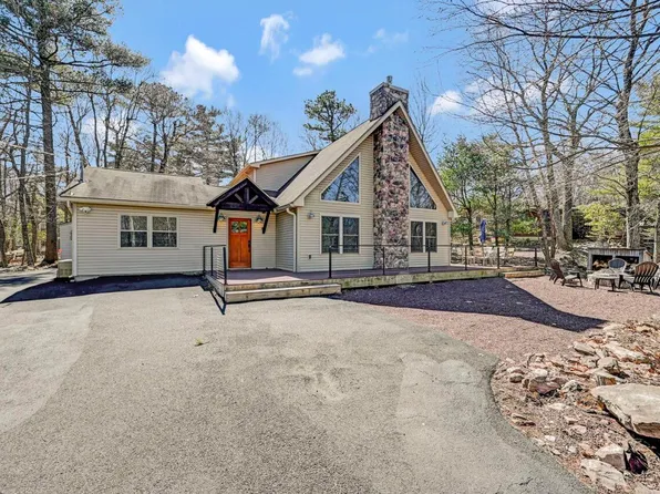 29 Estates Dr, Lake Harmony, PA 18624