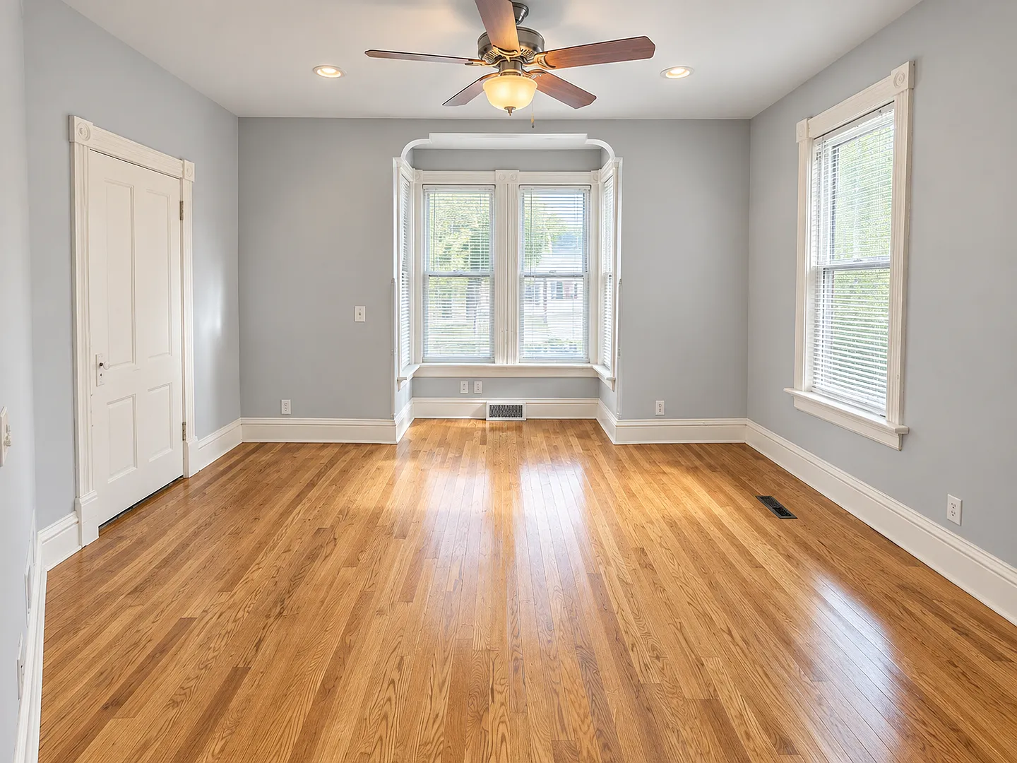 114 East Johnson Duplex — Photo 3