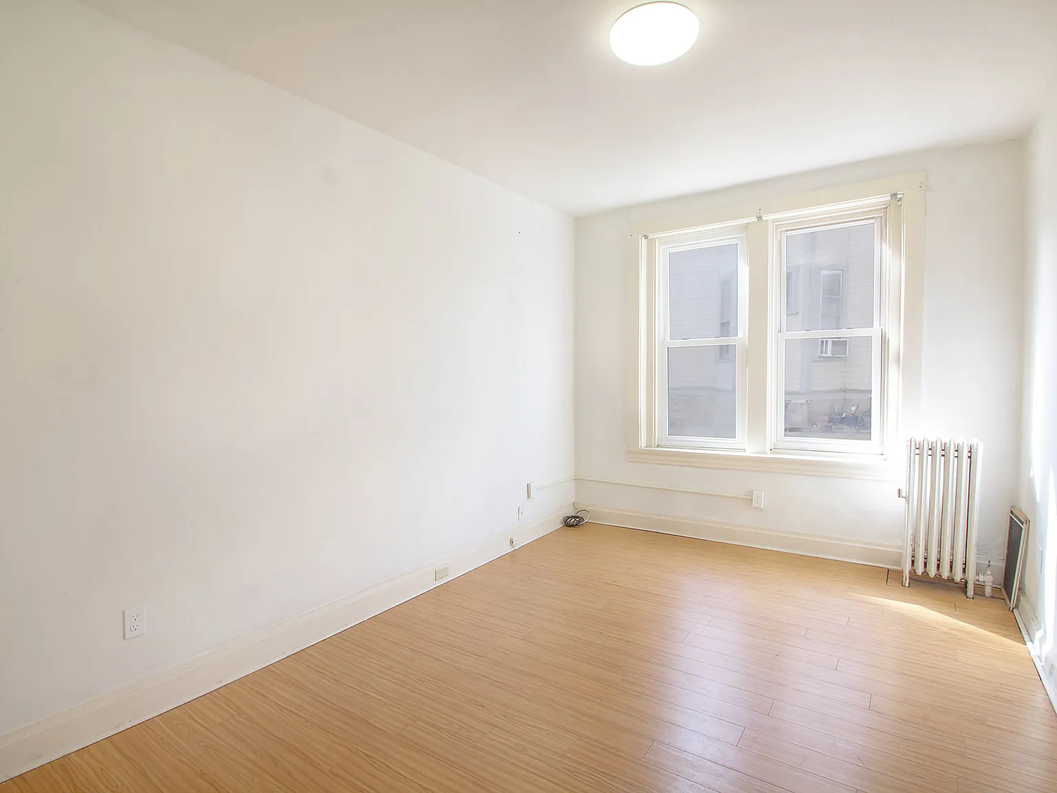 423 Biddle Ave — Photo 2