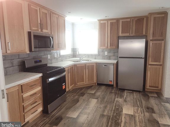 5th image of 30 Joseph Ave