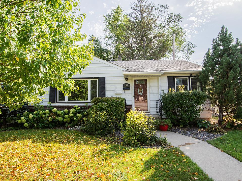 1st image of 207 4th Ave E