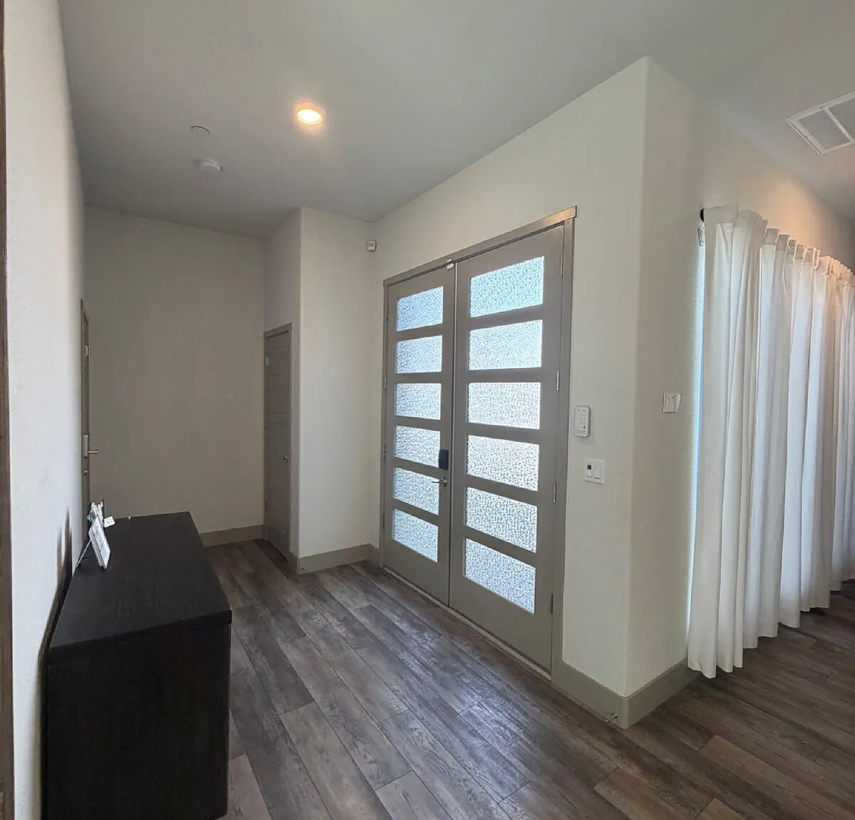 3 bed, 2.0 bath, 2500 sqft, $2,600 — Photo 4