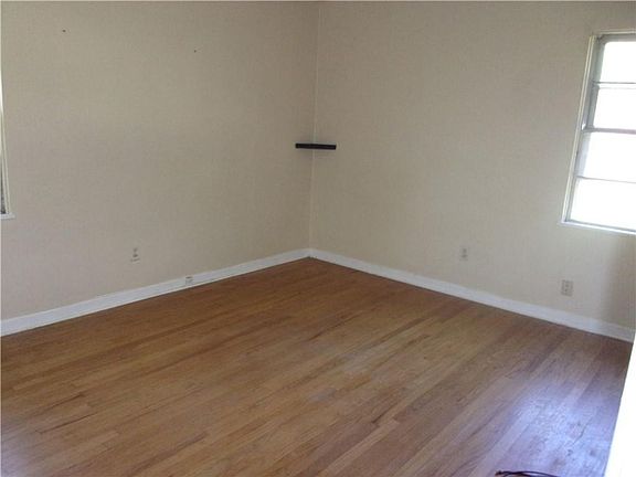 5th image of 1830 Hilltop Dr