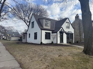 2578 N 88th St, Wauwatosa, WI 53226