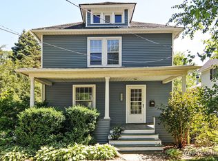161 W Lincoln Ave, Libertyville, IL 60048