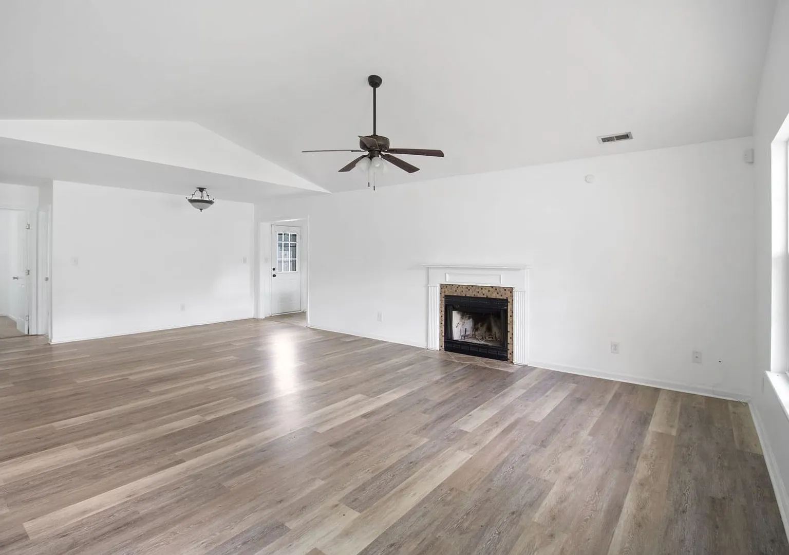 Renovated 4 Bedroom Home! — Photo 3