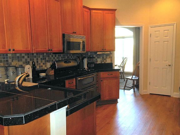 3rd image of 4030 NW Colonial Gln