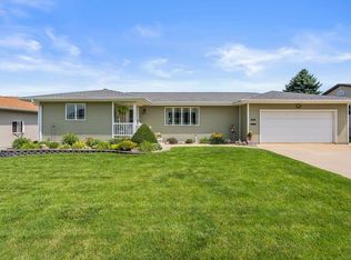 1325 2nd St SE, Oelwein, IA 50662