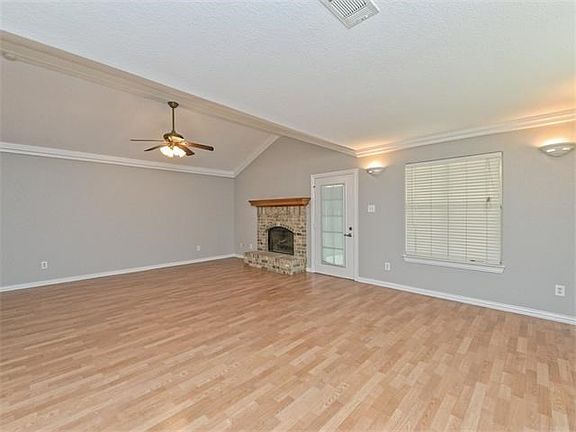 5th image of 16204 Parkway Dr