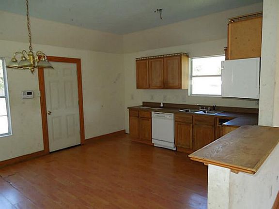 3rd image of 600 Meadow Park Dr