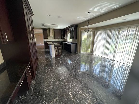 4th image of 38750 Lochmoor Dr