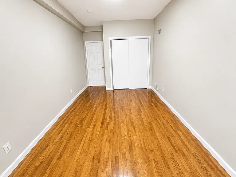 10-12 Nursery St #1R — Photo 12