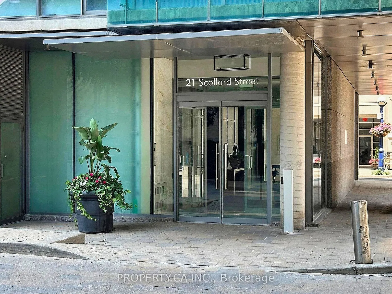 The Villas at 18 Yorkville — Photo 1