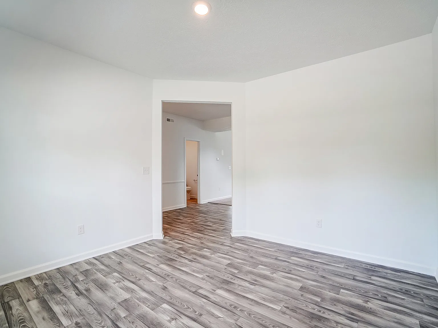 4 bed, 2.5 bath, 2354 sqft, $2,800 — Photo 3