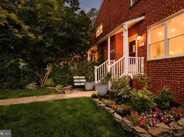 217 E Taylor Run Pkwy, Alexandria, VA 22314