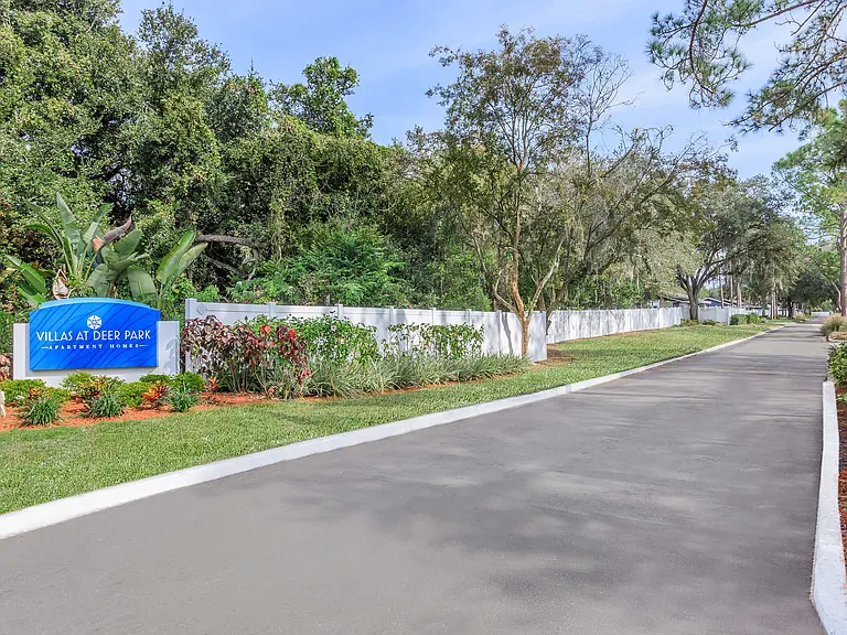 Villas at Deer Park Apartments — Photo 17